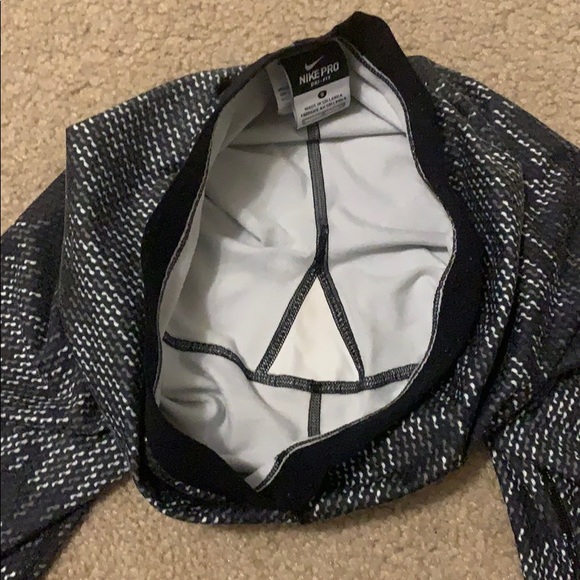 Nike Pro workout leggings size small - Picture 3 of 4